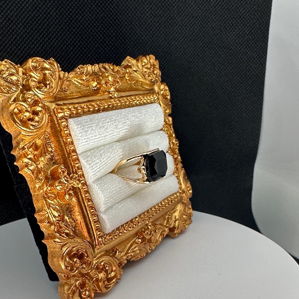 Black Colored Glass Inlaid Zinc Alloy Women's Ring Size 7.5 NWOT Gifts